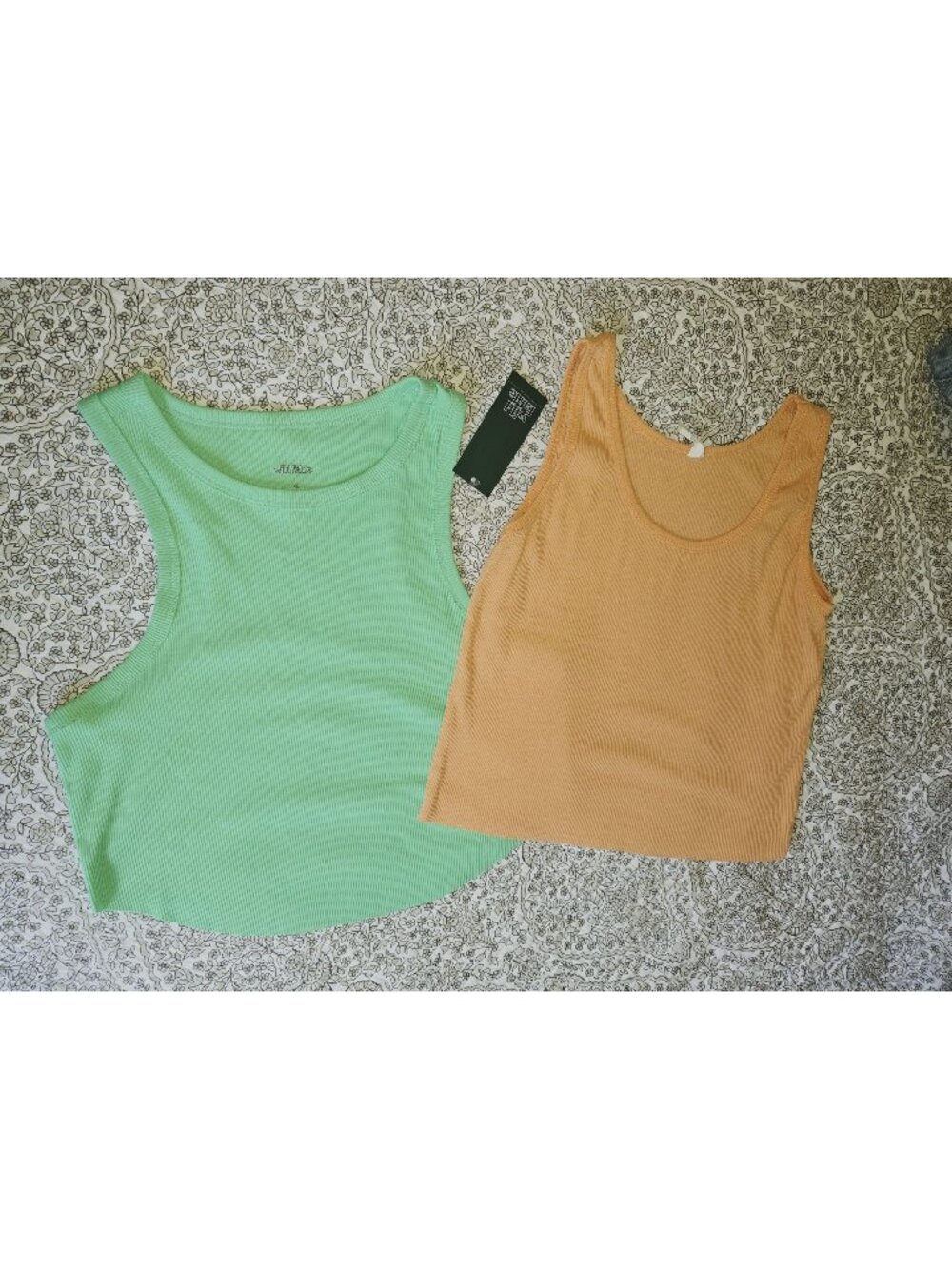 2 crop tanks 1 Wild Fable Women's Ribbed Tank Tops Green & non brand Orange XL